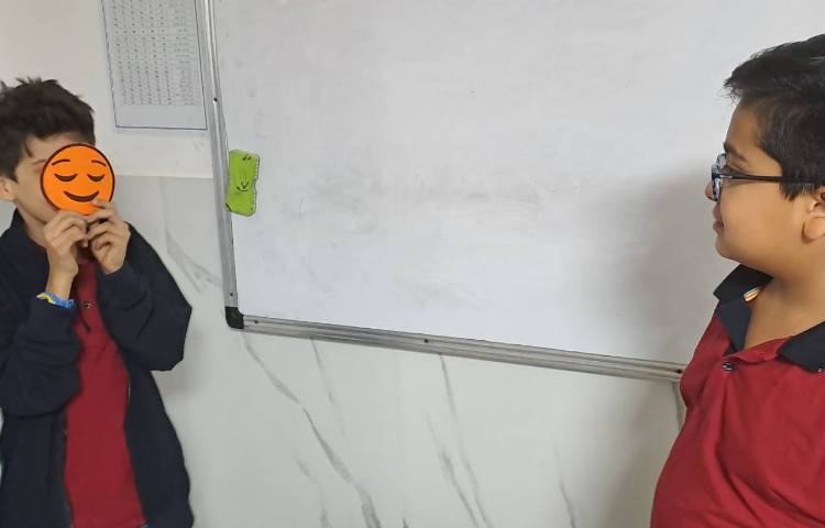 تمرین جمله سازی درباره احساسات با انجام بازی در زنگ General English 2