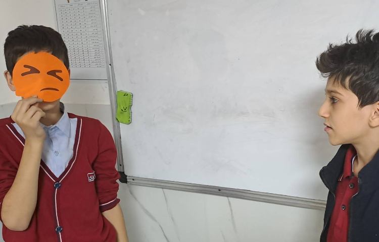 تمرین جمله سازی درباره احساسات با انجام بازی در زنگ General English 3