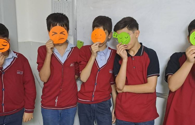 تمرین جمله سازی درباره احساسات با انجام بازی در زنگ General English 5