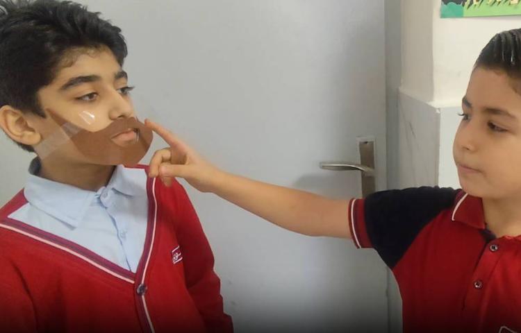 تمرین جمله سازی درباره‌ی ویژگی‌های ظاهری افراد در زنگ General 5