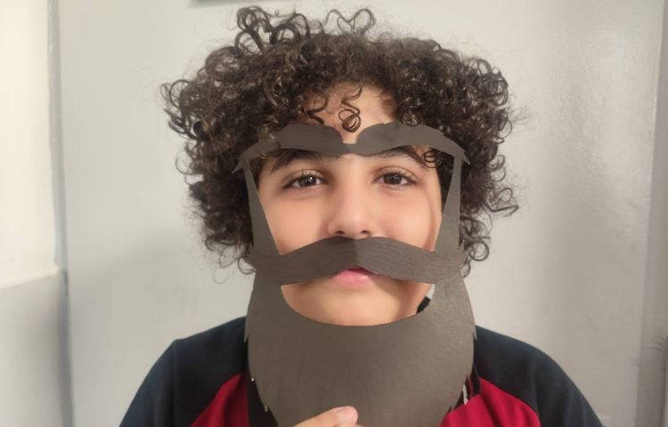 تمرین جمله سازی درباره‌ی ویژگی‌های ظاهری افراد در زنگ General