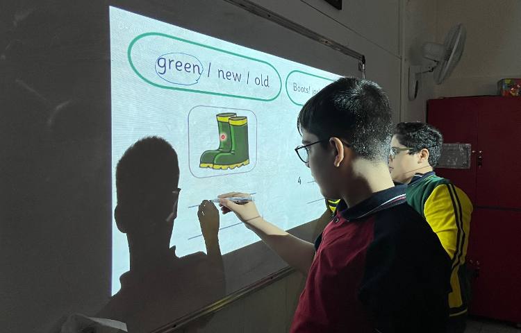 تمرین جمله‌سازی و دیکته با انجام فعالیت‌های مختلف-زنگ زبان عمومی 1