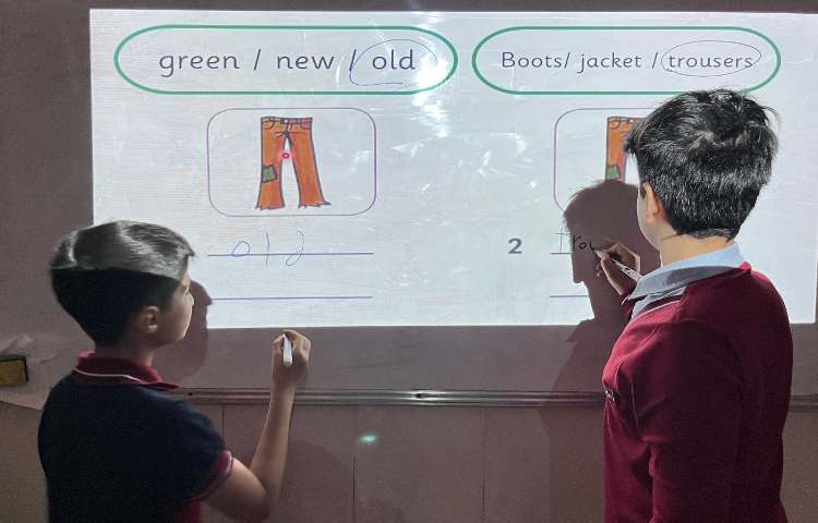 تمرین جمله‌سازی و دیکته با انجام فعالیت‌های مختلف-زنگ زبان عمومی 4