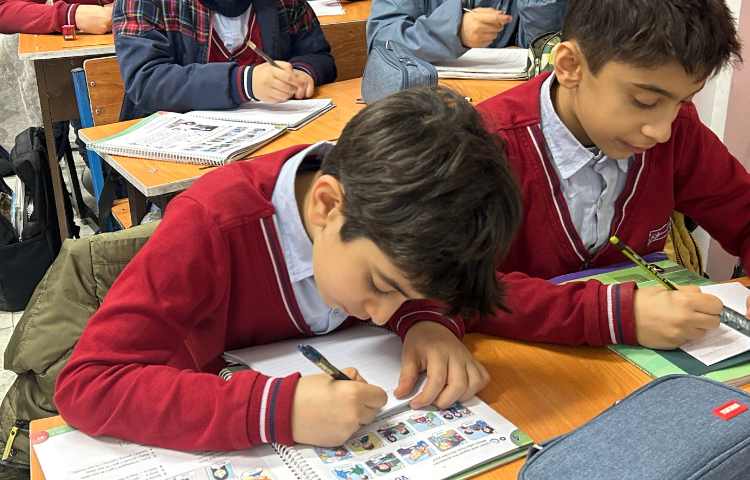 تمرین جمله‌سازی و مقایسه‌ی دو تصویر-زنگ زبان عمومی 2