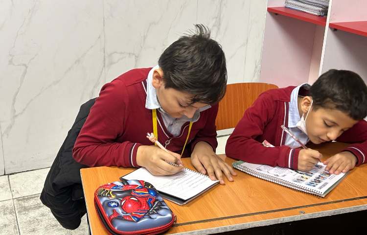 تمرین جمله‌سازی و مقایسه‌ی دو تصویر-زنگ زبان عمومی 4