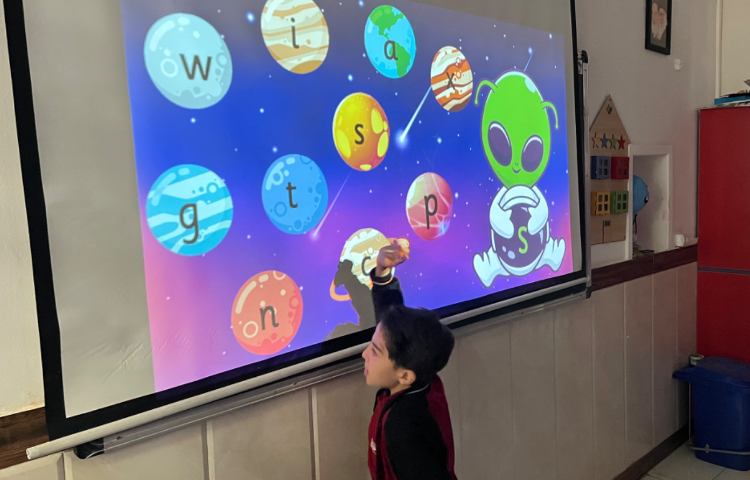 تمرین حروف Ss/ Aa/ Tt/ Ii با بازی پاورپوینتی 1