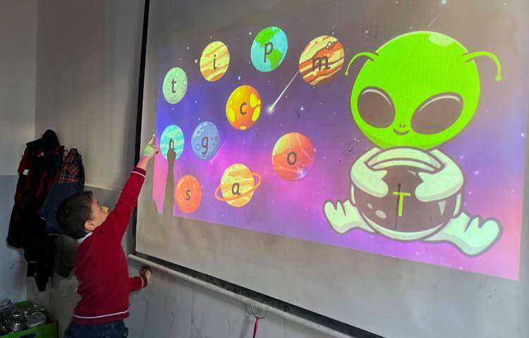 تمرین حروف Ss/ Aa/ Tt/ Ii با بازی پاورپوینتی 1