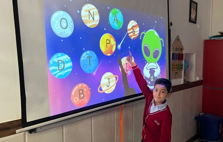 تمرین حروف Ss/ Aa/ Tt/ Ii با بازی پاورپوینتی 2