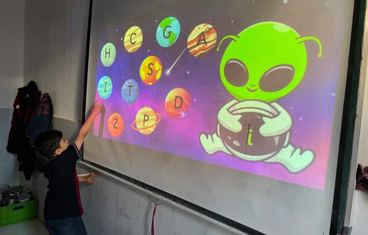 تمرین حروف Ss/ Aa/ Tt/ Ii با بازی پاورپوینتی 4