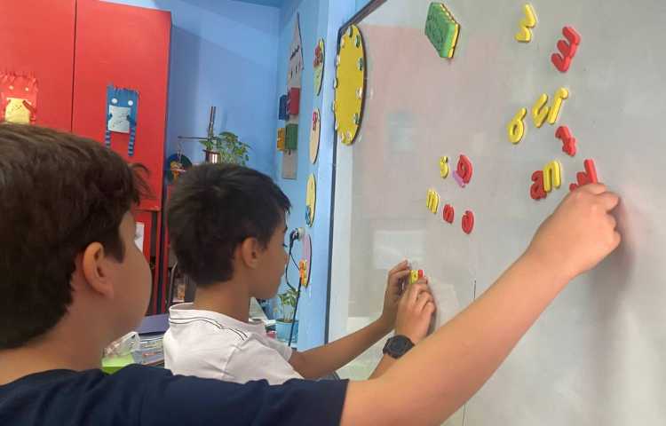 تمرین حروف و صداهای آن ها با بازی 2