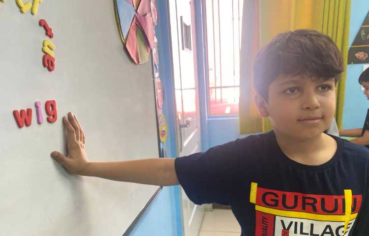 تمرین حروف و صداهای آن ها با بازی 4