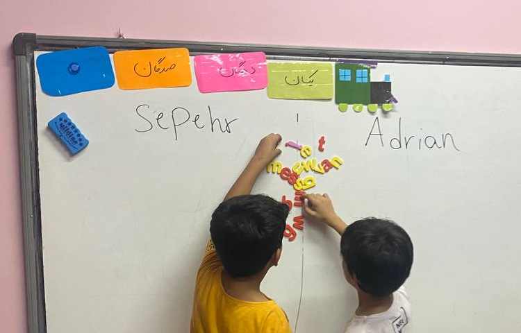 تمرین حروف و صداهای آن ها با بازی 4