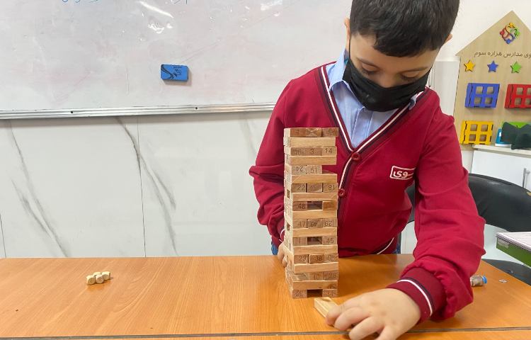 تمرین خواندن و نوشتن اعداد چهار رقمی-زنگ Math 3