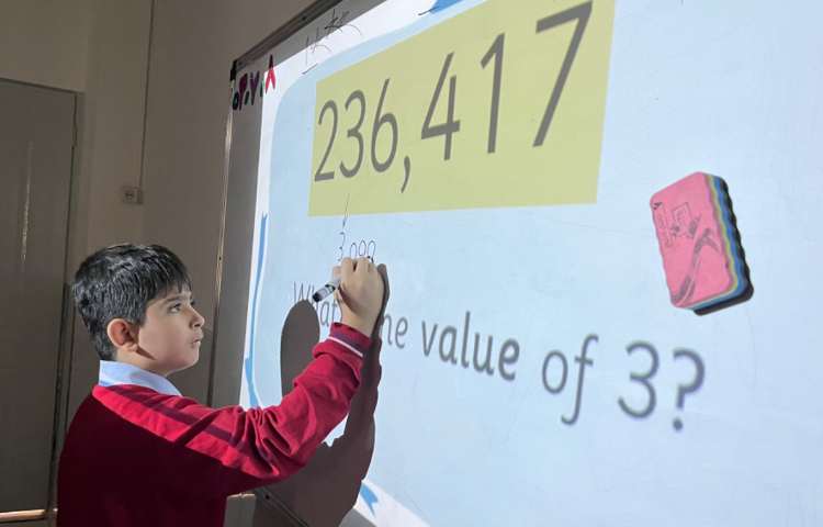 تمرین خواندن و نوشتن و گسترده نویسی اعداد نه رقمی-زنگ Math 1