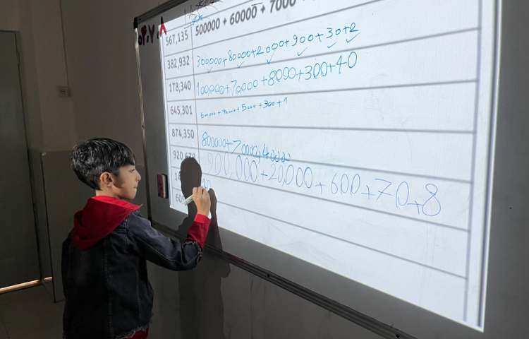 تمرین خواندن و نوشتن و گسترده نویسی اعداد نه رقمی-زنگ Math 4