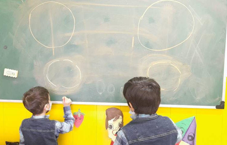 :تمرین دست ورزی با خمیر و گچ به انگلیسی 1