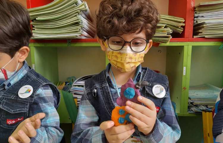 :تمرین دست ورزی با خمیر و گچ به انگلیسی 4