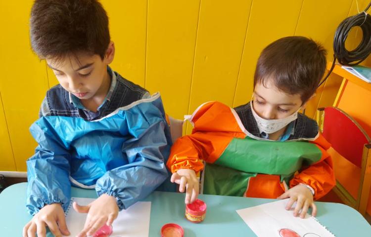 :تمرین دست ورزی با رنگ انگشتی به انگلیسی، کلاس بادبادک 1