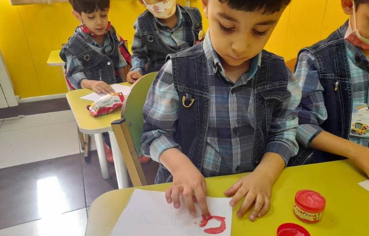 :تمرین دست ورزی با رنگ انگشتی به انگلیسی، کلاس بادبادک 2