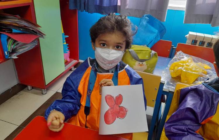 ::تمرین دست ورزی با رنگ انگشتی به انگلیسی، کلاس شاپرک 3