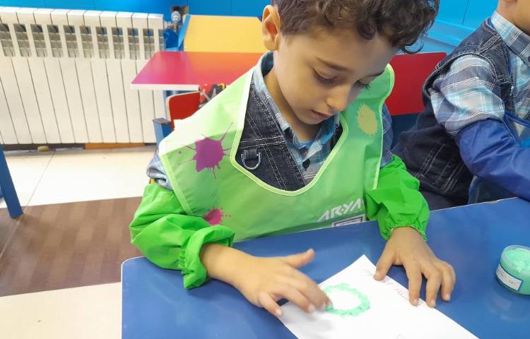 :تمرین دست ورزی با رنگ انگشتی به انگلیسی، کلاس شاپرک 4