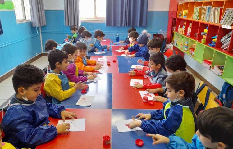 :تمرین دست ورزی با رنگ انگشتی به انگلیسی، کلاس قاصدک 2