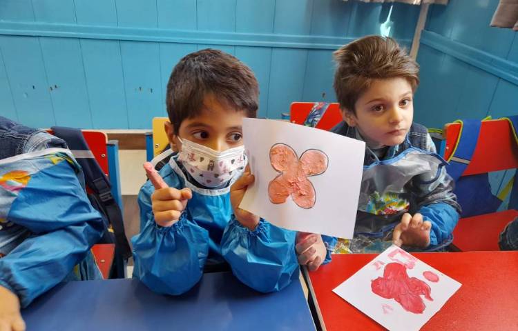 :تمرین دست ورزی با رنگ انگشتی به انگلیسی، کلاس قاصدک 4