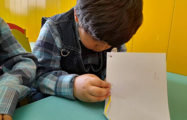 :تمرین دست ورزی با کاغذ و کاموا با شمارش اعداد به انگلیسی، کلاس بادبادک 4