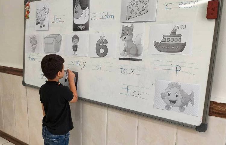 تمرین دیکته به صورت پای تخته ای