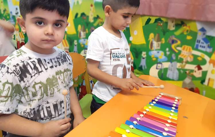 تمرین رنگ‌های انگلیسی با بلز 1
