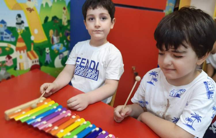 تمرین رنگ‌های انگلیسی با بلز 3