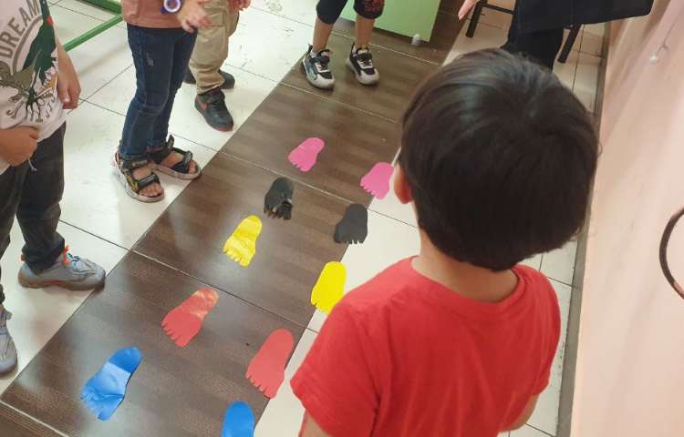 تمرین رنگ ها با بازی و تقویت مهارت های حرکتی