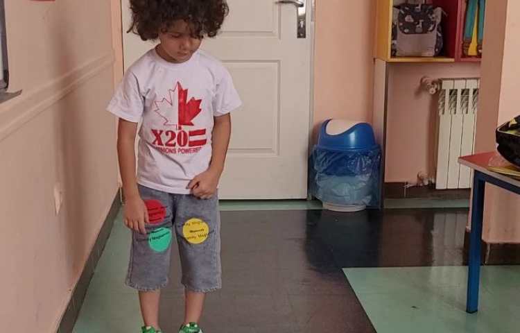 تمرین رنگ ها با بازی و یادگیری در کنار تقویت مهارت های حرکتی 2