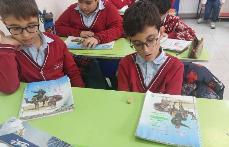 تمرین روان خوانی از درس نویسنده ی بزرگ 3