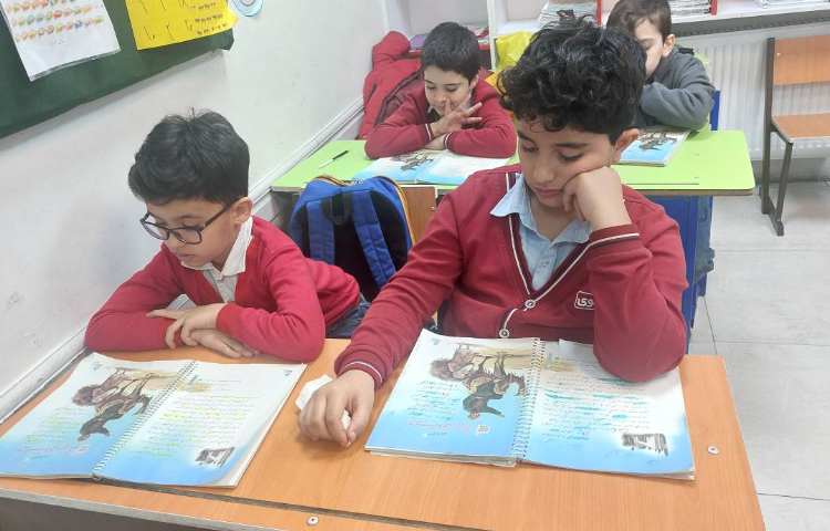 تمرین روان خوانی از درس نویسنده ی بزرگ 4