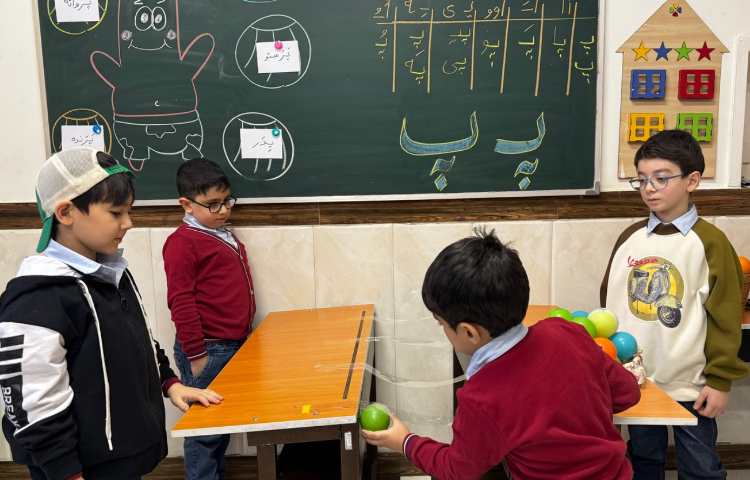 تمرین روان‌خوانی ( پ ) با بازی (چسباندن توپ کلمات ) 2