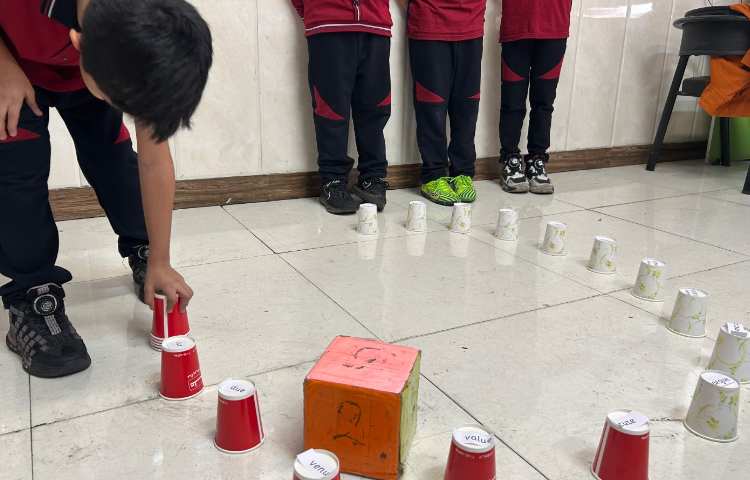 تمرین روخوانی لغات با صدای u-e و ue در زنگ زبان عمومی 5