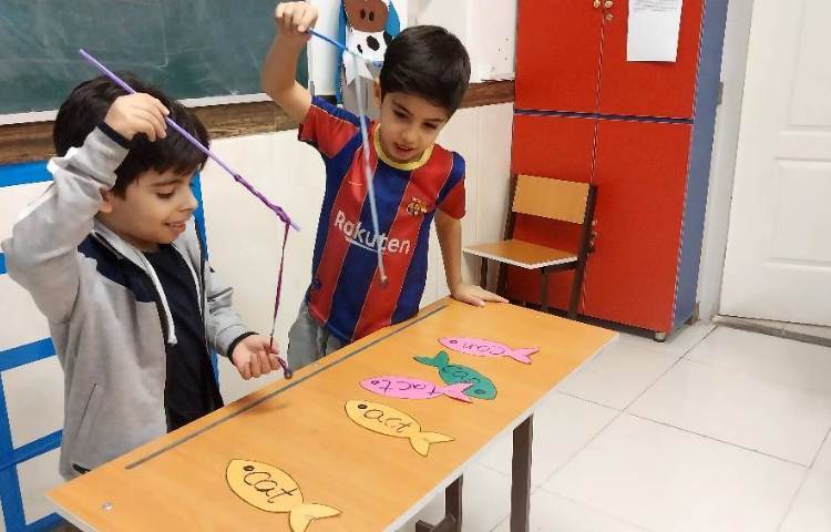 تمرین روخوانی و blending با بازی ماهیگیری 1