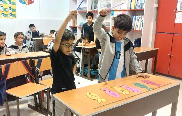 تمرین روخوانی و blending با بازی ماهیگیری 1