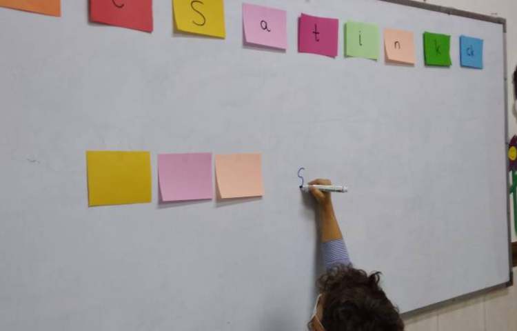 تمرین روخوانی و spelling همراه بازی و کدگذاری حروف 1