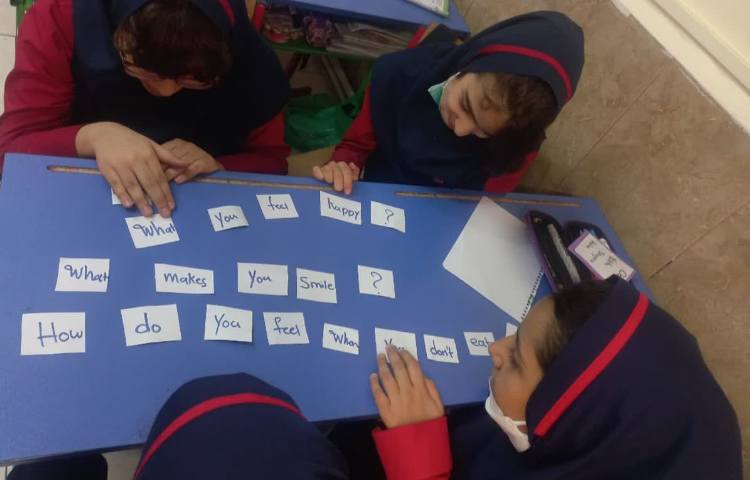 تمرین سوالی کردن جملات از طریق بازی با کارت 2