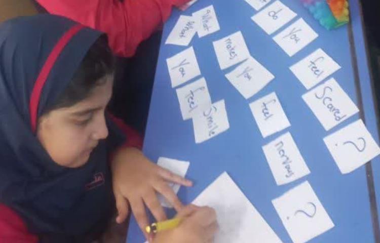 تمرین سوالی کردن جملات از طریق بازی با کارت 3