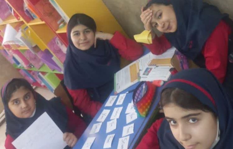 تمرین سوالی کردن جملات از طریق بازی با کارت