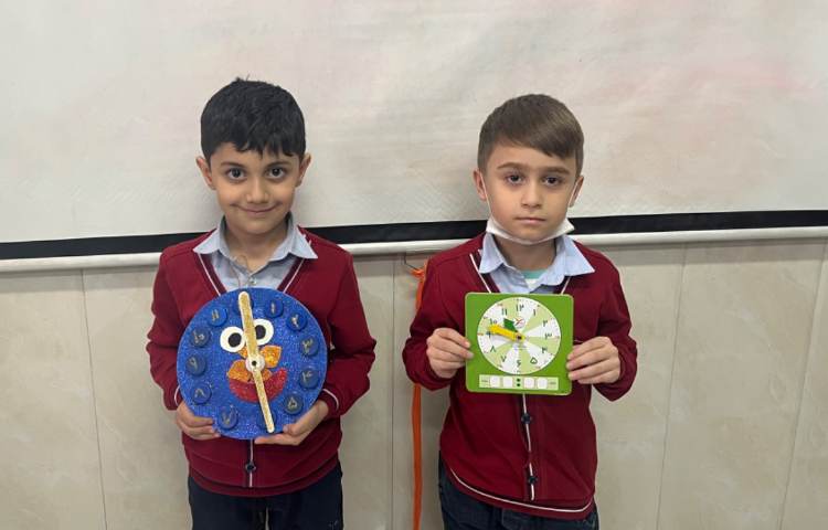 تمرین شعر Hickory Dickory Duck با کاردستی زبان‌آموزان 3