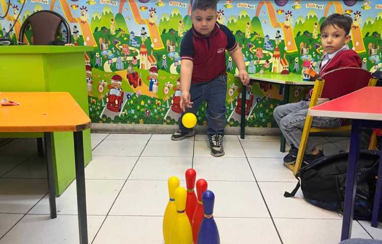 تمرین شمارش اعداد 1 تا 5 با بازی بولینگ 4