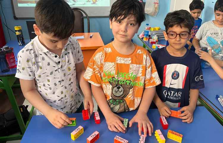 تمرین صحیح نوشتن حروف انگلیسی با بازی