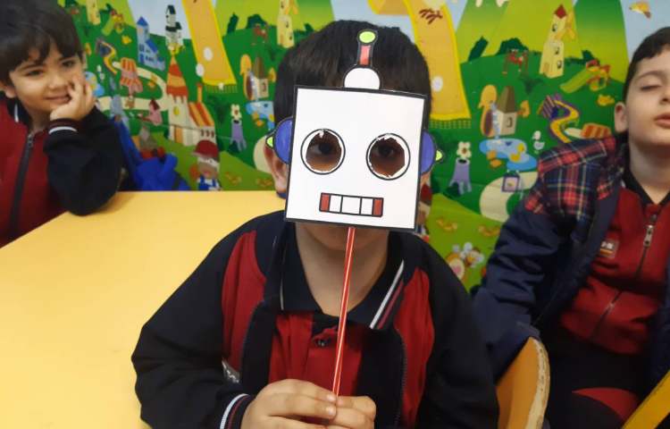 تمرین عبارتِ مربوط به Movie شماره 13/I'm making a robot mask. 3