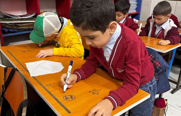 تمرین عددنویسی (10 تا 15) با شکل و جدول ارزش‌مکانی 5