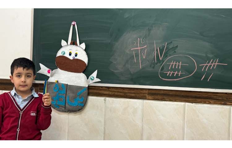 تمرین عدد نویسی (10 تا 19) همراه با ساختن دسته‌های ده تایی و یکی 4