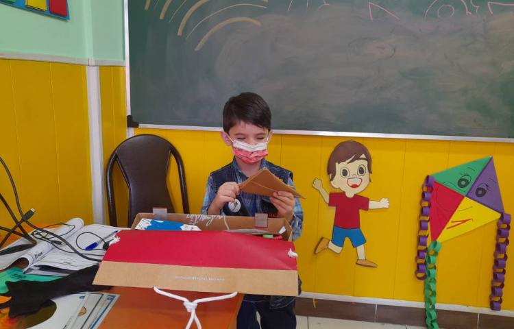 :تمرین غذاها و رنگها با like و don't like 3